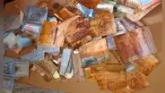 Perdió todos sus ahorros por haberlos guardado en casa: “Su dinero se pudrió”