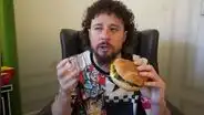 Luisito Comunica prueba las hamburguesas de Mr. Beast y revela innovador modelo de negocio