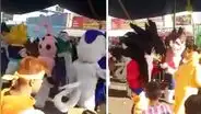 Orquesta toca tema de Dragon Ball y hacen bailar a muñecos de Gokú, Vegeta, Freezer y Bills