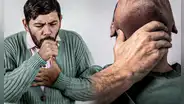 Si me ahogo con la saliva mientras hablo o duermo, ¿qué debo hacer?