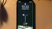 ¿Qué hacer si una línea verde aparece en la pantalla de mi teléfono?