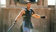 Russell Crowe revive “Gladiador” con visita a Coliseo de Roma, luego de 22 años