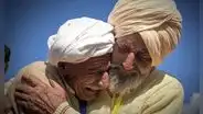 El emotivo reencuentro de 2 hermanos separados por 75 años tras partición de India y Pakistán