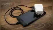 ¿Qué necesitas saber antes de comprar un cargador USB para tu teléfono o tablet?