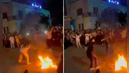 Cientos de mujeres iraníes cantan y bailan mientras queman su hijab en plena vía pública