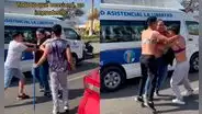 Jóvenes paran el tráfico para pelear y cuando se quitan el polo tenían puesta ropa de mujer