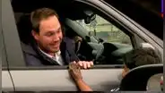 Forsyth y un curioso incidente con mujer que pidió limosna: “En el carro de atrás está mi billetera”