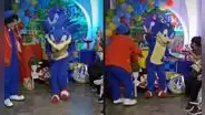 Imitador de Sonic es captado cuando intentaba la ‘supervelocidad’, pero se tropieza y bota la torta