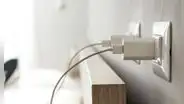 ¿Por qué se calienta tanto el cargador de tu teléfono y qué hacer cuando pasa? Aquí la respuesta
