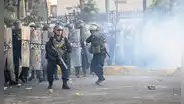 Marcha en Lima: PNP lanza bombas lacrimógenas contra manifestantes en plaza San Martín