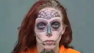 Mujer con el rostro lleno de tatuajes se sometió 3 años a eliminación con láser y así luce ahora