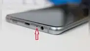 ¿Qué pasa si introduces una aguja en el agujero que está en la parte baja de tu teléfono?