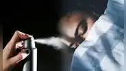 Una joven roció su cama con desodorante en aerosol, se fue a dormir y amaneció muerta