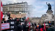 Comunidad peruana en Francia protesta contra Dina Boluarte