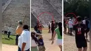 A palazos obligan a turista a bajar de pirámide en Chichen Itzá