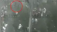 Vídeo muestra a policía que disparó bomba lacrimógena a Víctor Santisteban