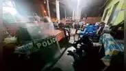 Policías que resguardan carretera de Chao no tienen dónde comer ni dormir
