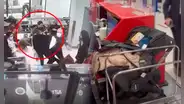 Padres abandonan a su bebé en mostrador de aeropuerto tras negarse a pagar boleto del menor
