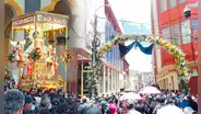 Protestantes toman la plaza de Armas de Puno en plena misa en honor a la Virgen de la Candelaria