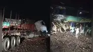 Cinco fallecidos tras triple choque entre bus, camión y tráiler en Arequipa