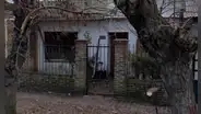 Se van de vacaciones por un mes y al volver encuentran a una familia viviendo en su casa