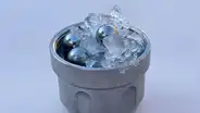 Físicos descubren un hielo nunca visto que existiría en las lunas de Júpiter y Saturno