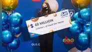 Joven celebra sus 18 años jugando a la lotería por primera vez y gana 35 millones de dólares