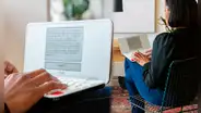 Crean una laptop pensada para que solo escribas y no te distraigas viendo videos o jugando