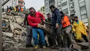Turquía registra un nuevo terremoto de magnitud 7,6 tras sismo que deja 2.300 fallecidos
