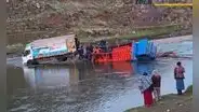Camión repleto de balones de gas cae a río de San Antón en Puno