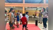 Policías ejecutan operaciones psicológicas antiterroristas con niños de colegio de asentamiento humano