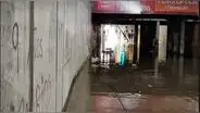 Torrencial lluvia en Arequipa deja vehículos bajo el agua y calles inundadas