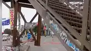 Comas: puente peatonal se desprendió de su base y preocupa a vecinos ante posible caída