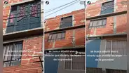 ¿Y por dónde bajan? Albañil construye una puerta en el cuarto piso de una casa sin escaleras