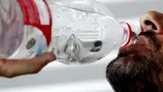 Hombre estuvo en coma una semana luego de tomar 20 litros de agua en un día