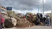 Ciudadanos de Puno radicalizan bloqueos tras la detención de 2 manifestantes