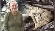 Mujer devuelve US$15.000 que encontró de camino a su trabajo y la recompensan con gran sorpresa