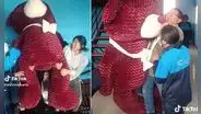 Estudiantes sorprendieron a profesor con peluche gigante por San Valentín: “Todo por aprobar”