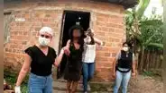 Mujer es liberada después de permanecer 20 años encadenada por su madre