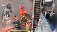 Incendio en La Victoria: reportan que bomberos no cuentan con suficiente agua para apagar fuego