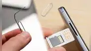 ¿Qué pasa si introduces un clip en el agujero de la parte lateral de tu teléfono? Te explicamos