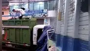 Difunden fotos de camiones donde encontraron a un joven fallecido y otro herido en Apurímac