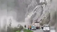 Gigantes rocas se desprenden de cerro en Ayacucho y casi ocasionan tragedia