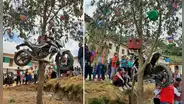 “Otro level”: moto 0 km se luce en yunza durante los carnavales de Huánuco