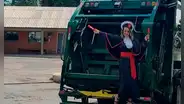 Trabajó arduamente como recolectora de basura y hoy celebra su triunfo: se graduó de abogada