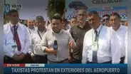 Taxistas protestan afuera del aeropuerto Jorge Chávez por nuevas reglas sobre el uso del estacionamiento