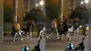 Comas: inquilinos de condominio se pelean con armas blancas frente a caseta de la Municipalidad