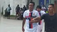 Christian Cueva es captado jugando fulbito en pollada prosalud en Trujillo