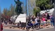Saquean carga de papas fritas mientras el chofer de un camión volcado estuvo atrapado
