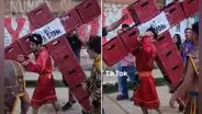 Hacen parodia de la pasión de Cristo con cajas de cerveza y causan polémica: “Perdónalos, Dios”